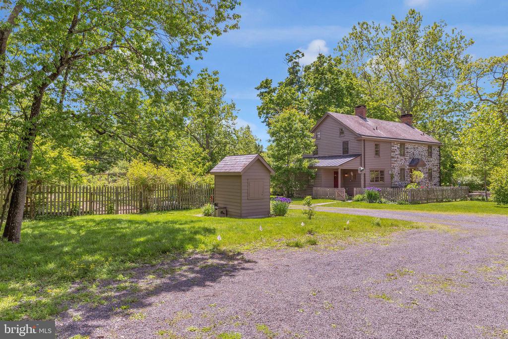 82 Tory Rd