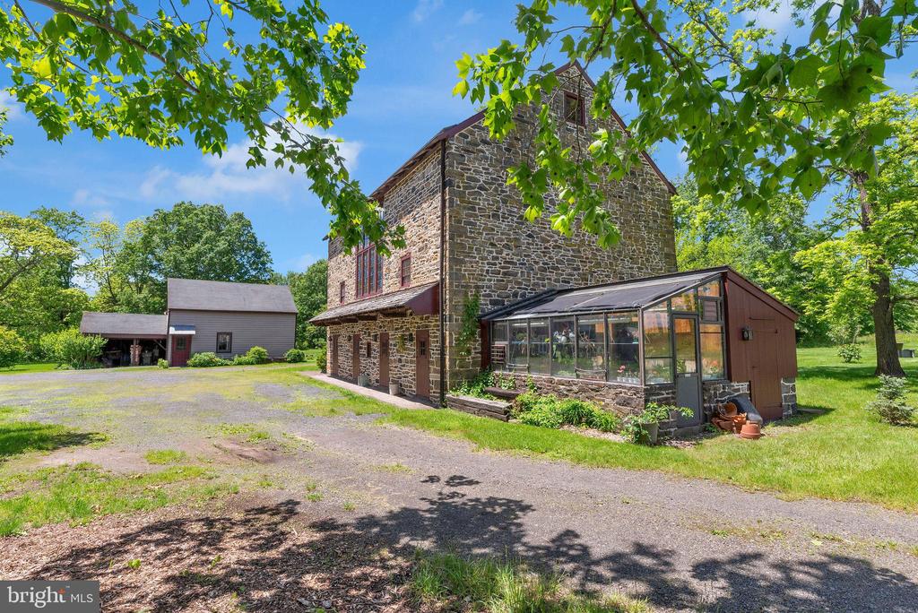 82 Tory Rd