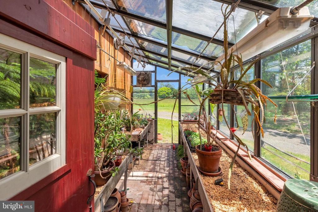 82 Tory Rd