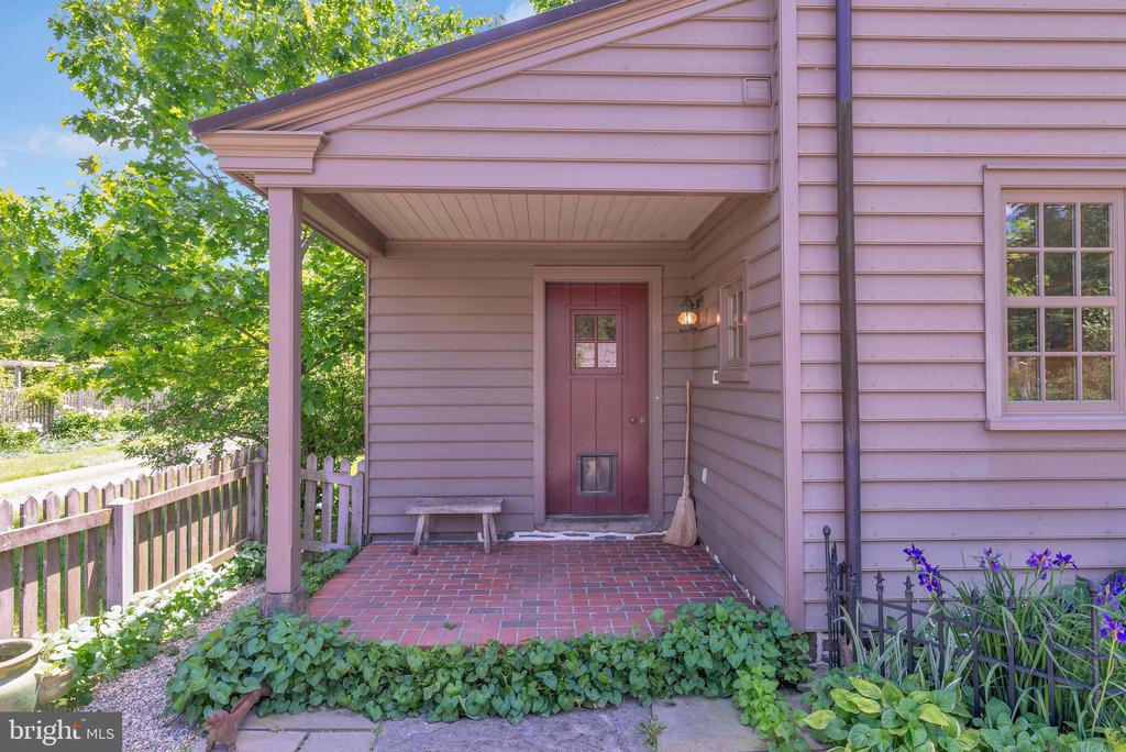 82 Tory Rd