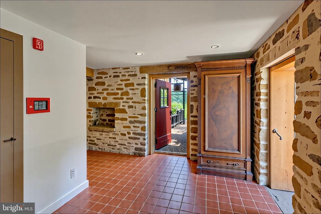 82 Tory Rd