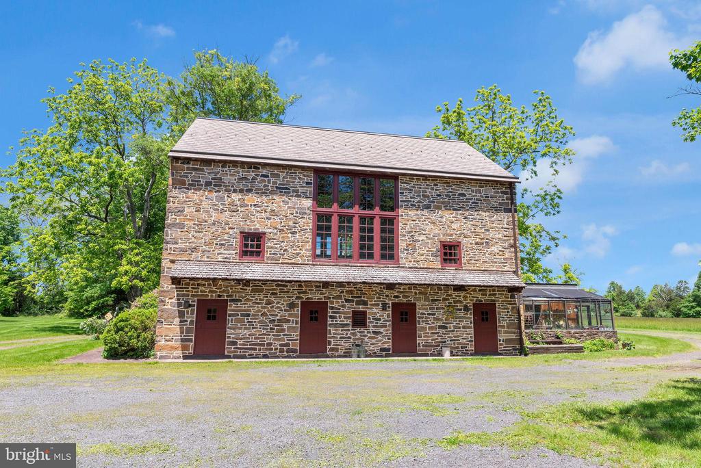 82 Tory Rd