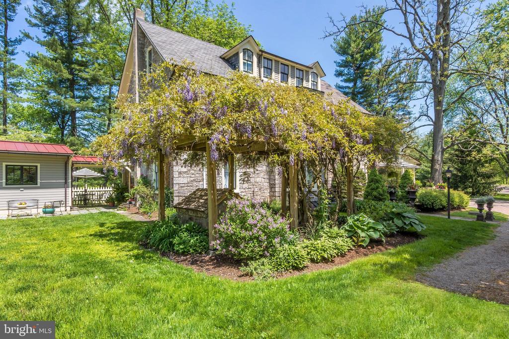 4 Old Mill Ln