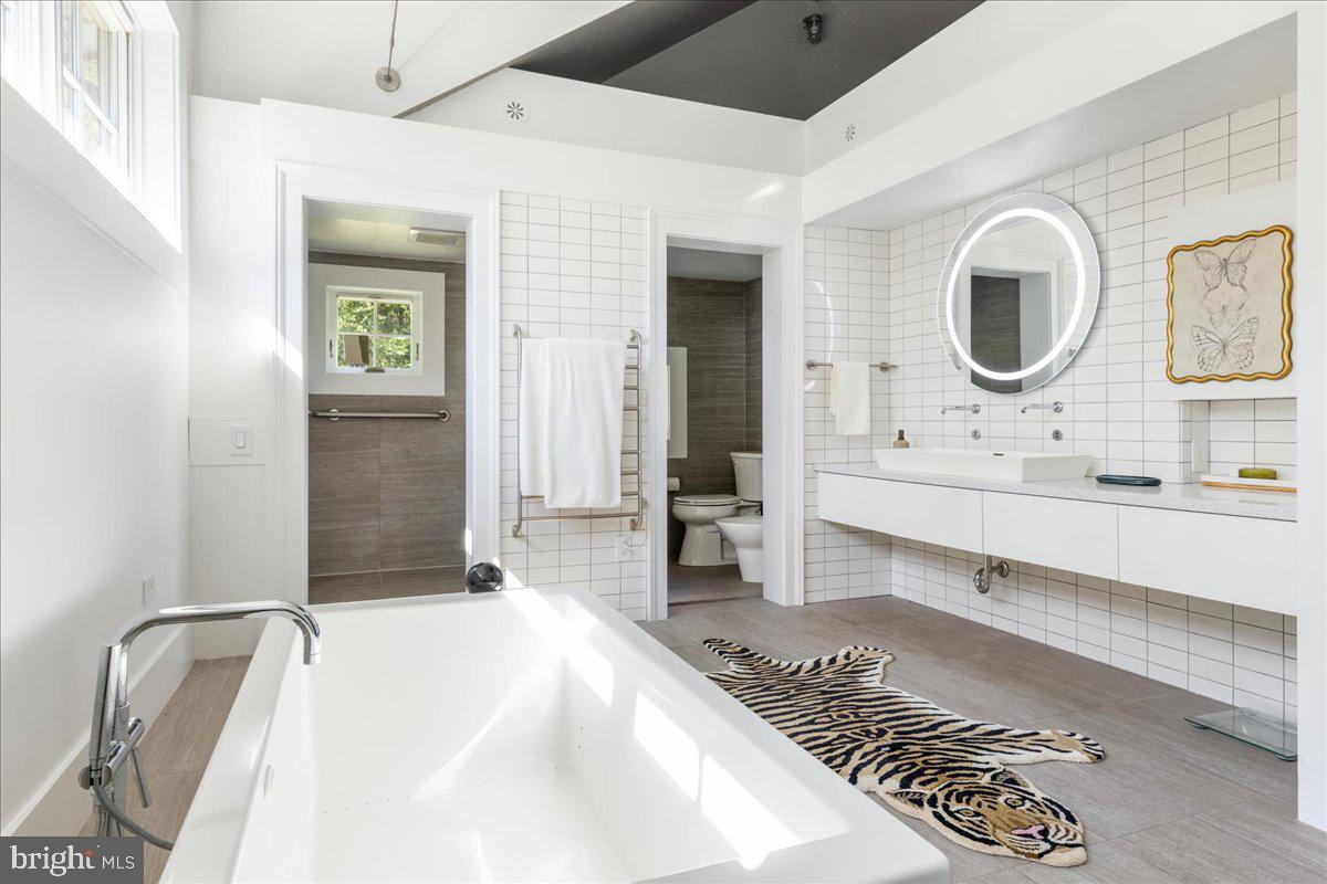 1711 SWEETBRIAR ROAD