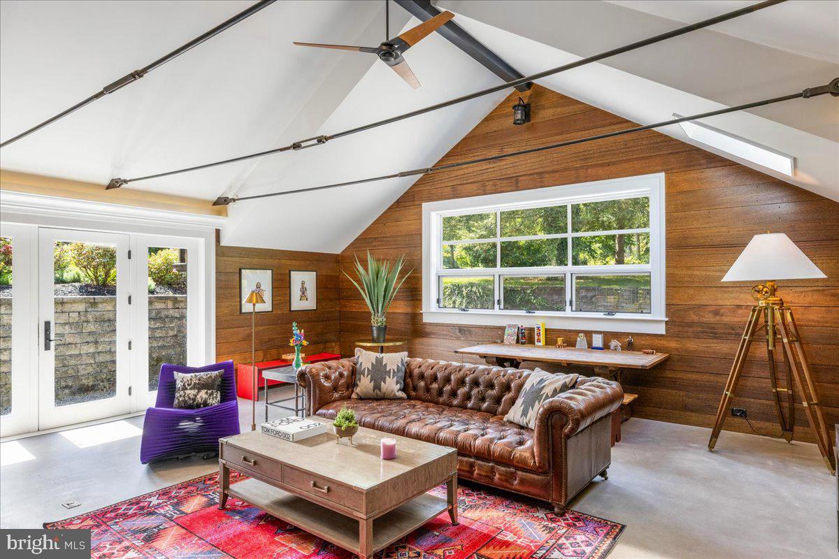 1711 SWEETBRIAR ROAD