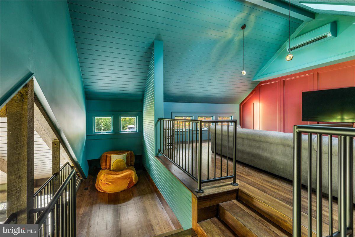 1711 SWEETBRIAR ROAD