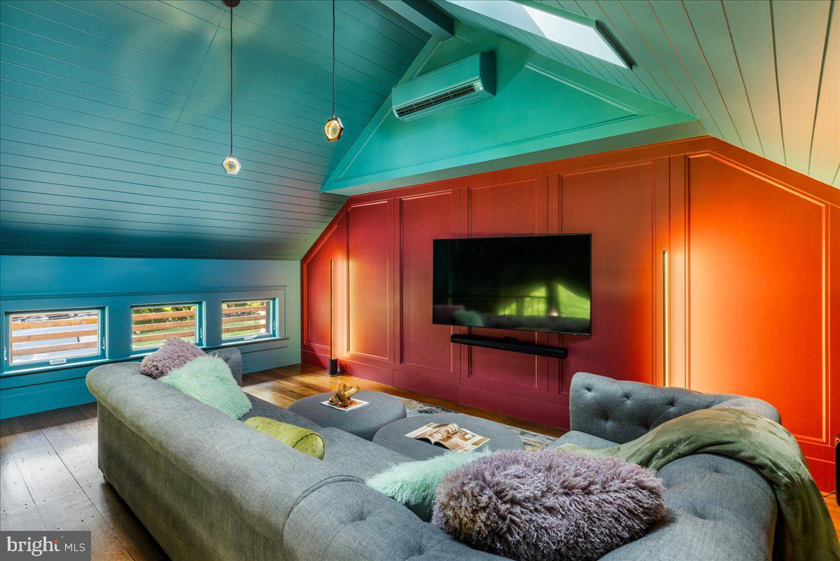 1711 SWEETBRIAR ROAD