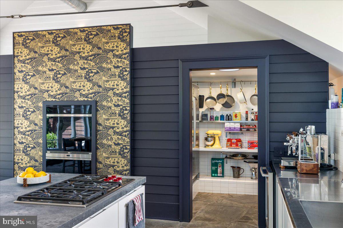 1711 SWEETBRIAR ROAD