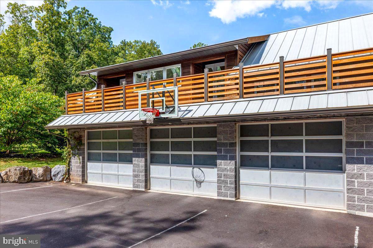 1711 SWEETBRIAR ROAD