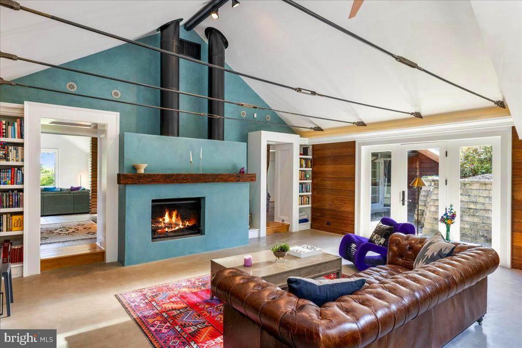 1711 SWEETBRIAR ROAD