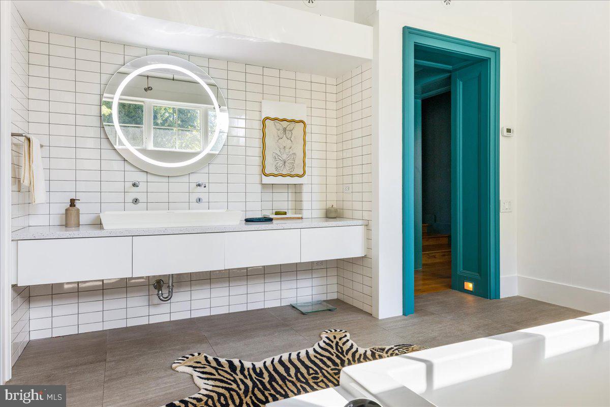 1711 SWEETBRIAR ROAD