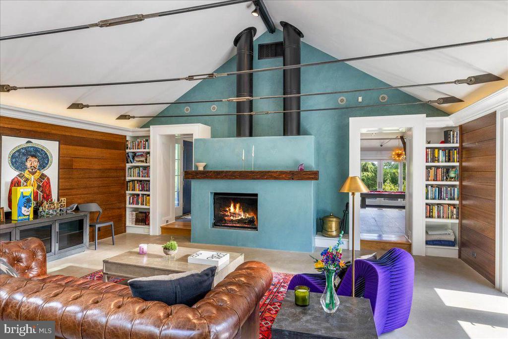 1711 SWEETBRIAR ROAD