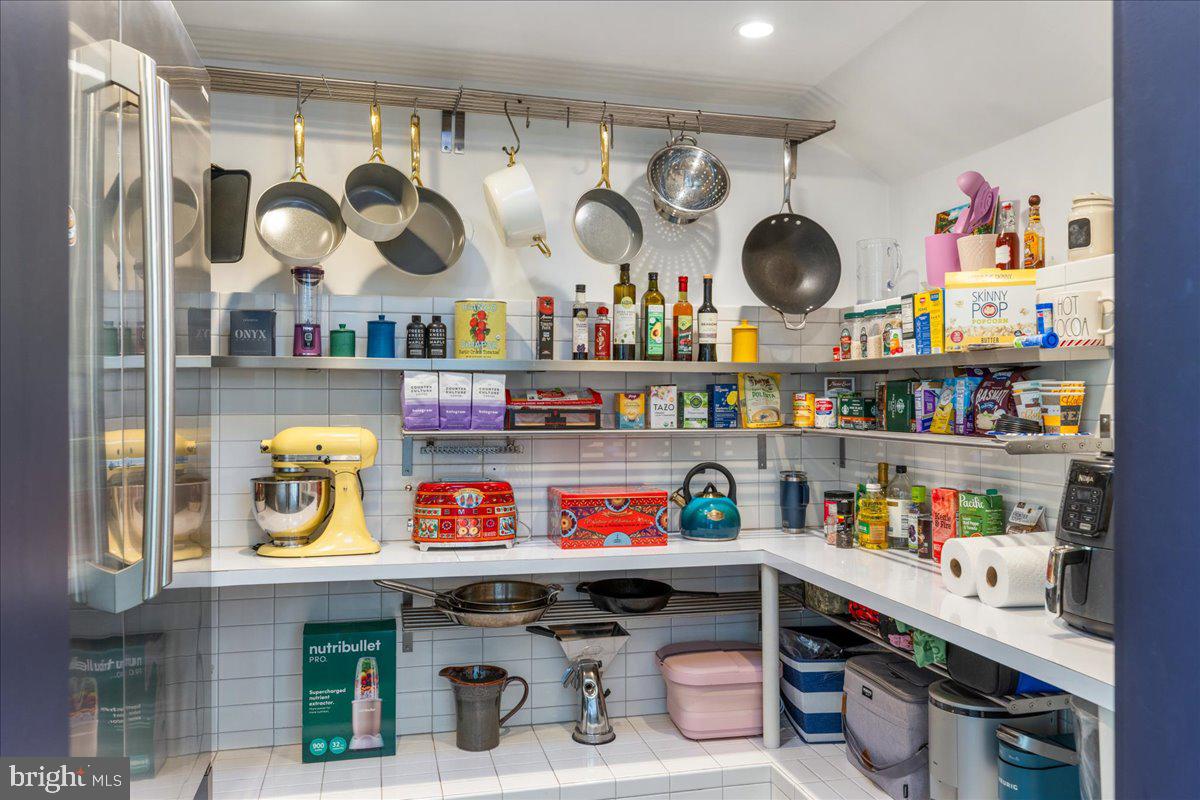 1711 SWEETBRIAR ROAD