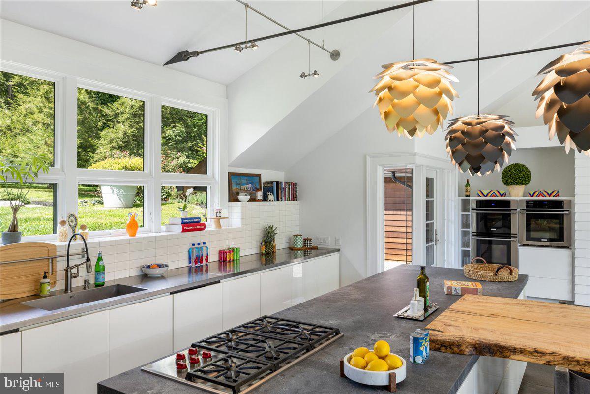 1711 SWEETBRIAR ROAD