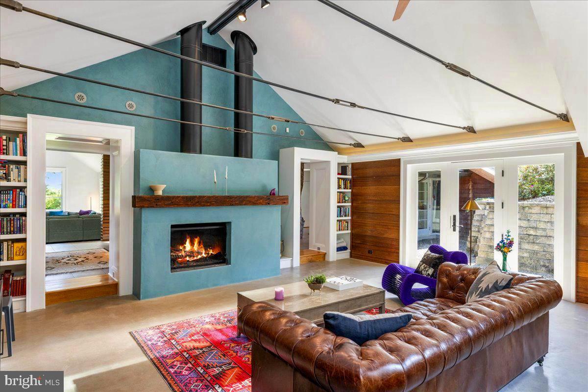 1711 SWEETBRIAR ROAD