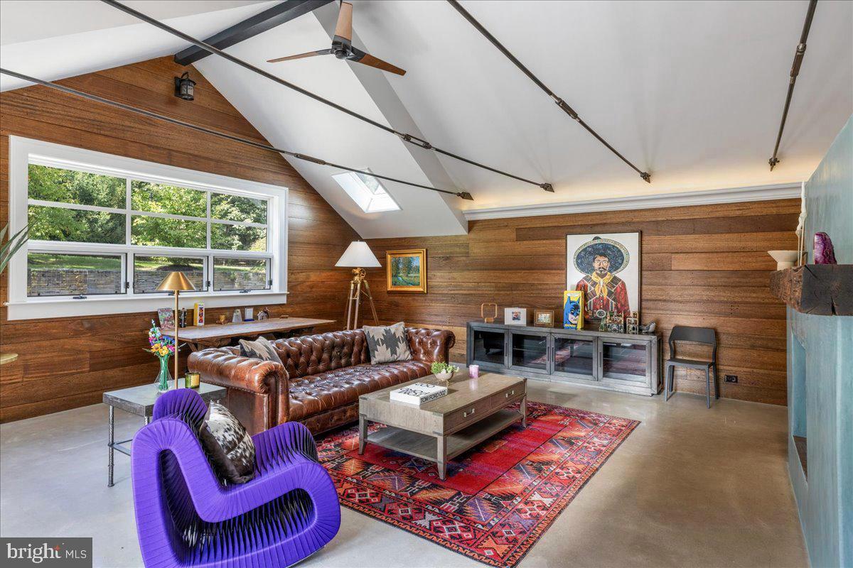 1711 SWEETBRIAR ROAD