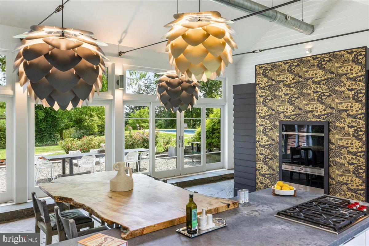 1711 SWEETBRIAR ROAD