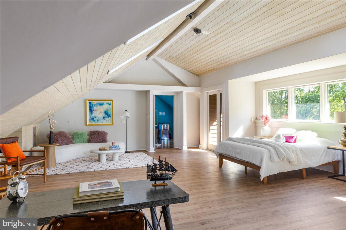 1711 SWEETBRIAR ROAD