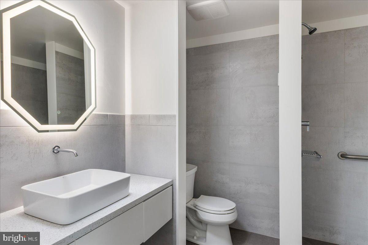 1711 SWEETBRIAR ROAD