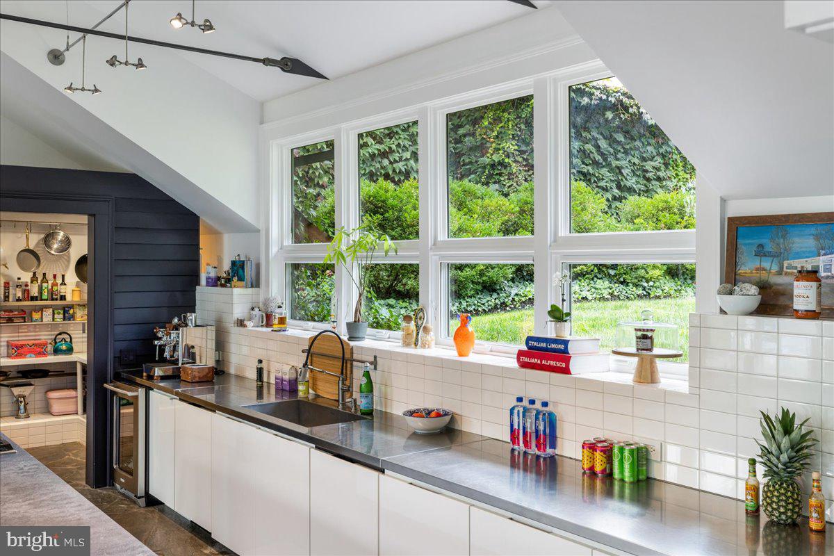 1711 SWEETBRIAR ROAD