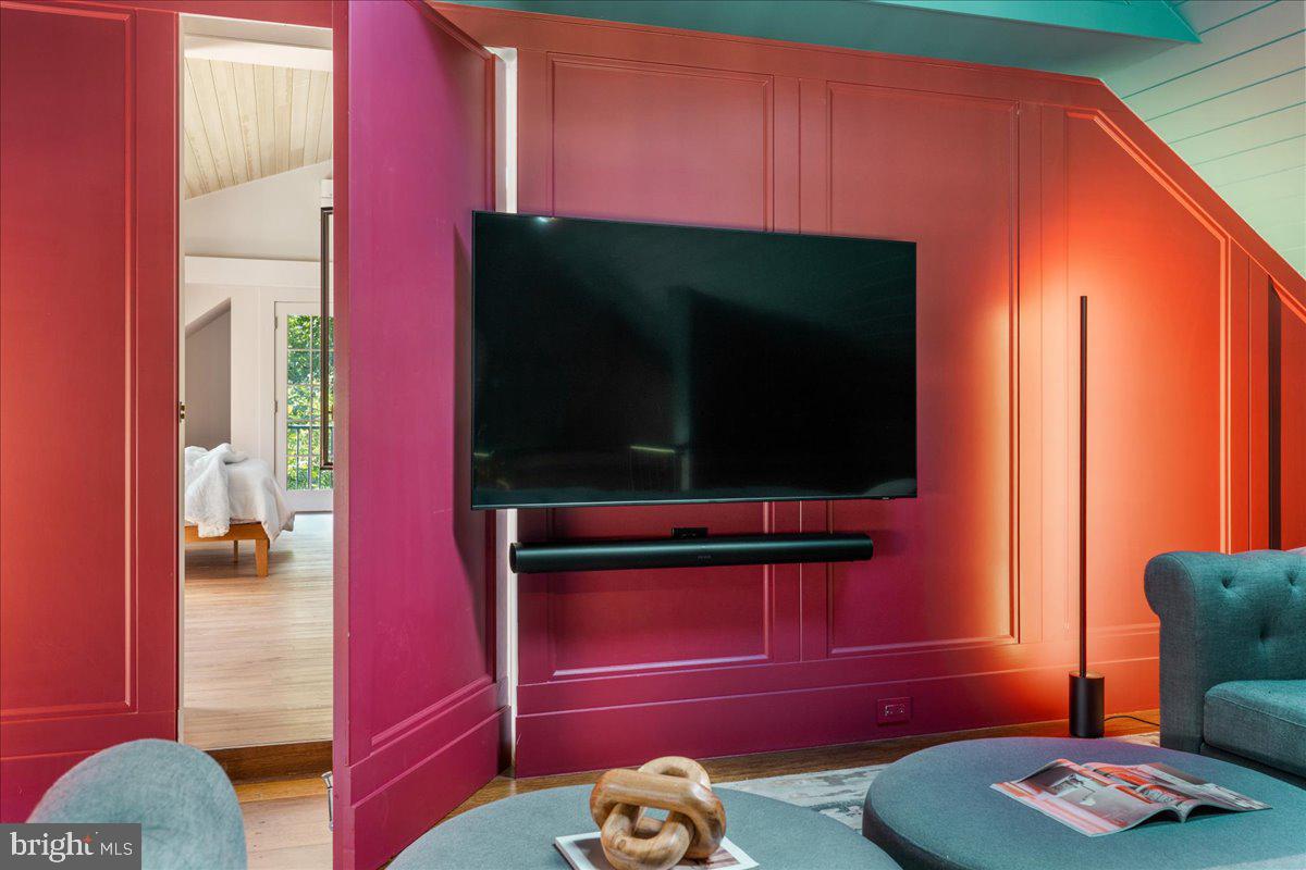 1711 SWEETBRIAR ROAD