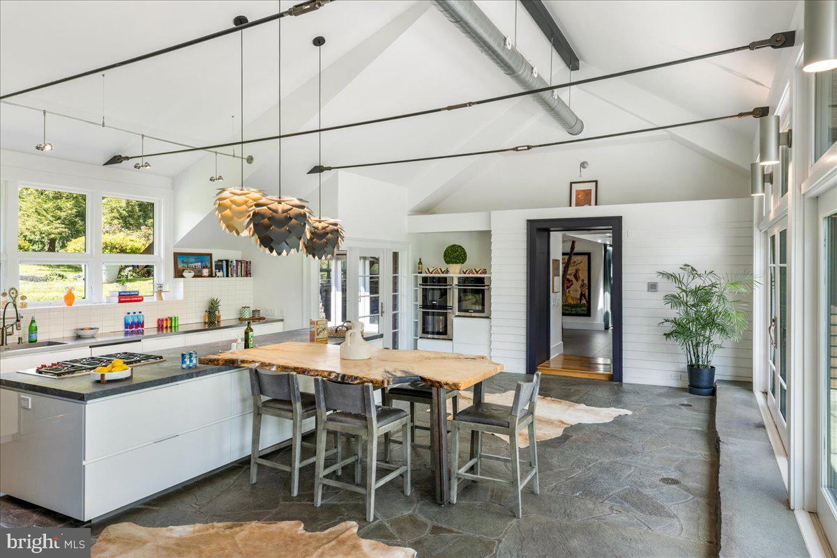 1711 SWEETBRIAR ROAD