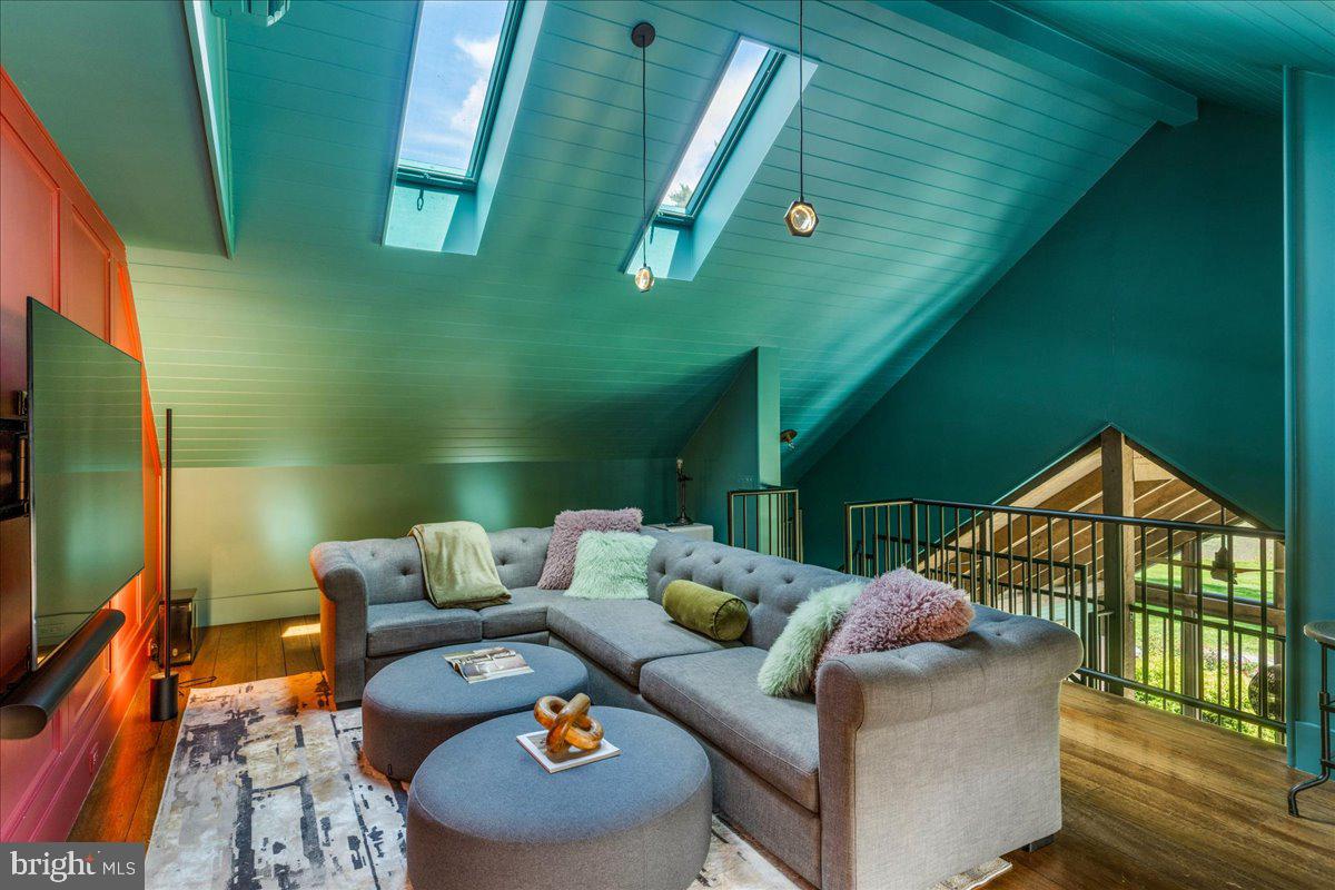 1711 SWEETBRIAR ROAD