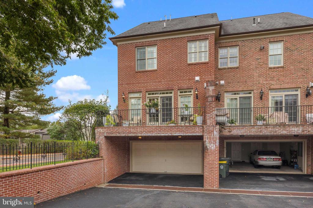 7 DUNHAM LANE