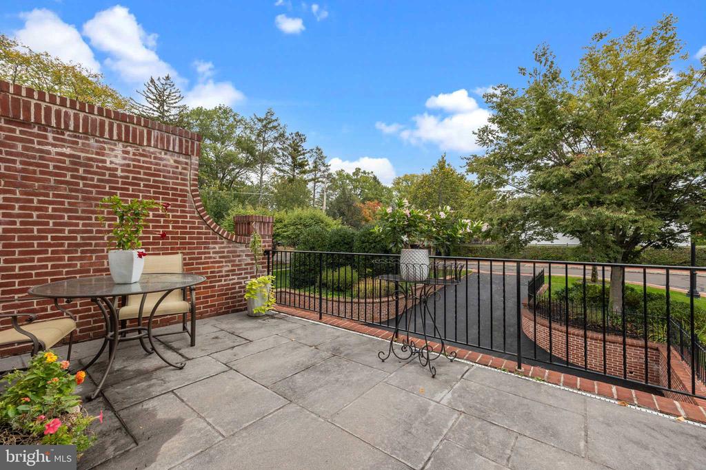 7 DUNHAM LANE