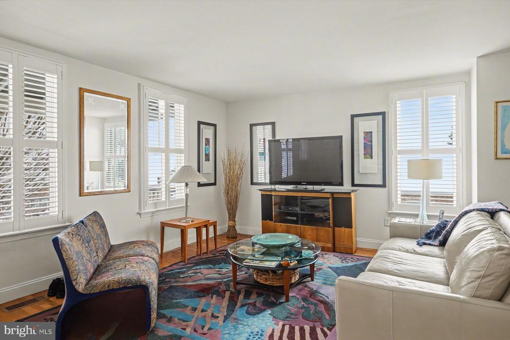55 BUTTONWOOD STREET