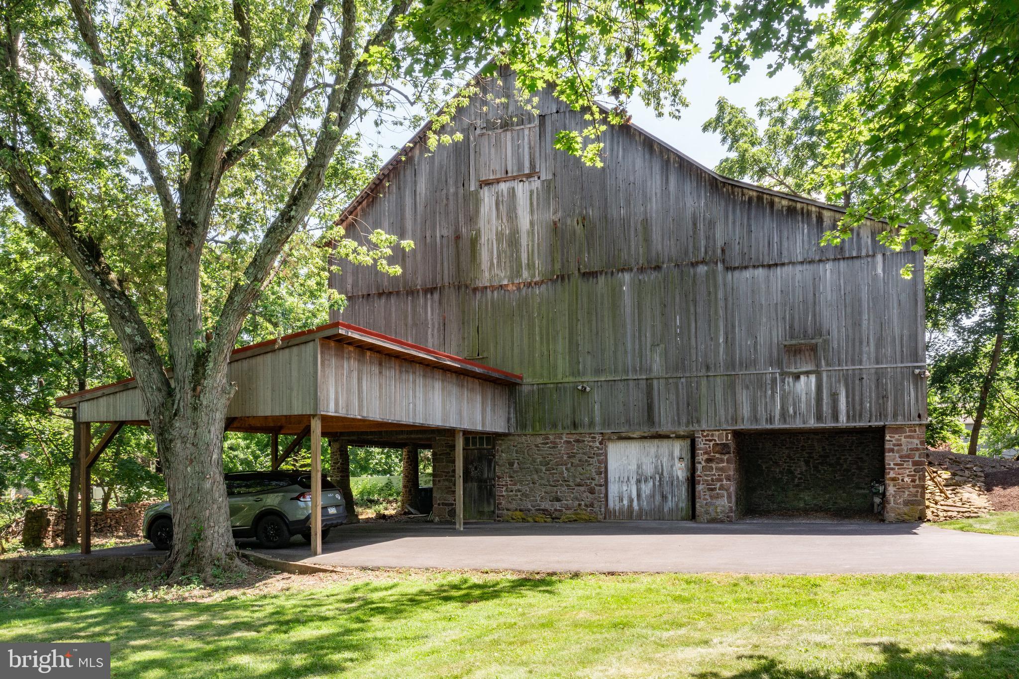2297 WARWICK ROAD
