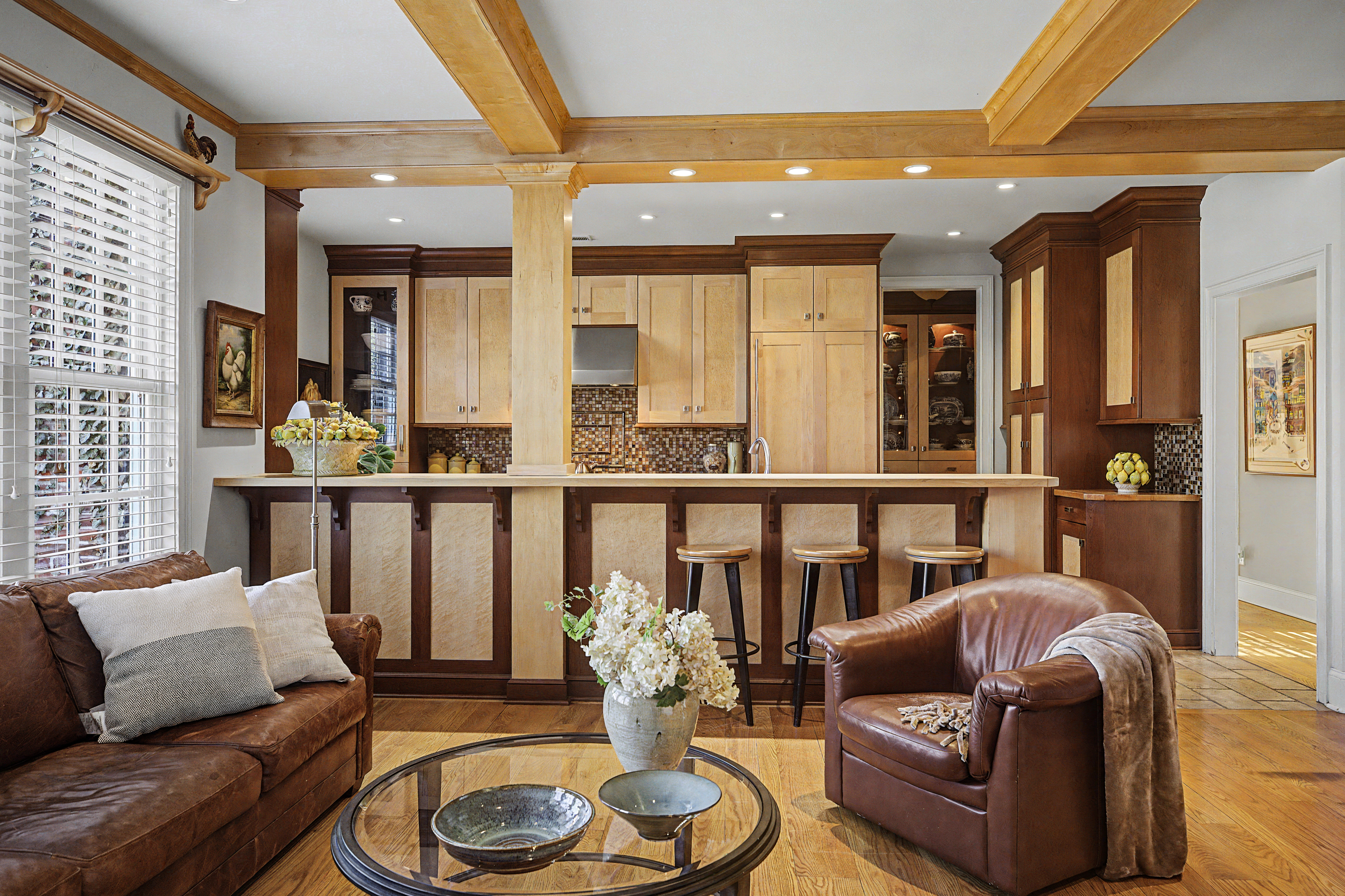 85 East Oakland Avenue 