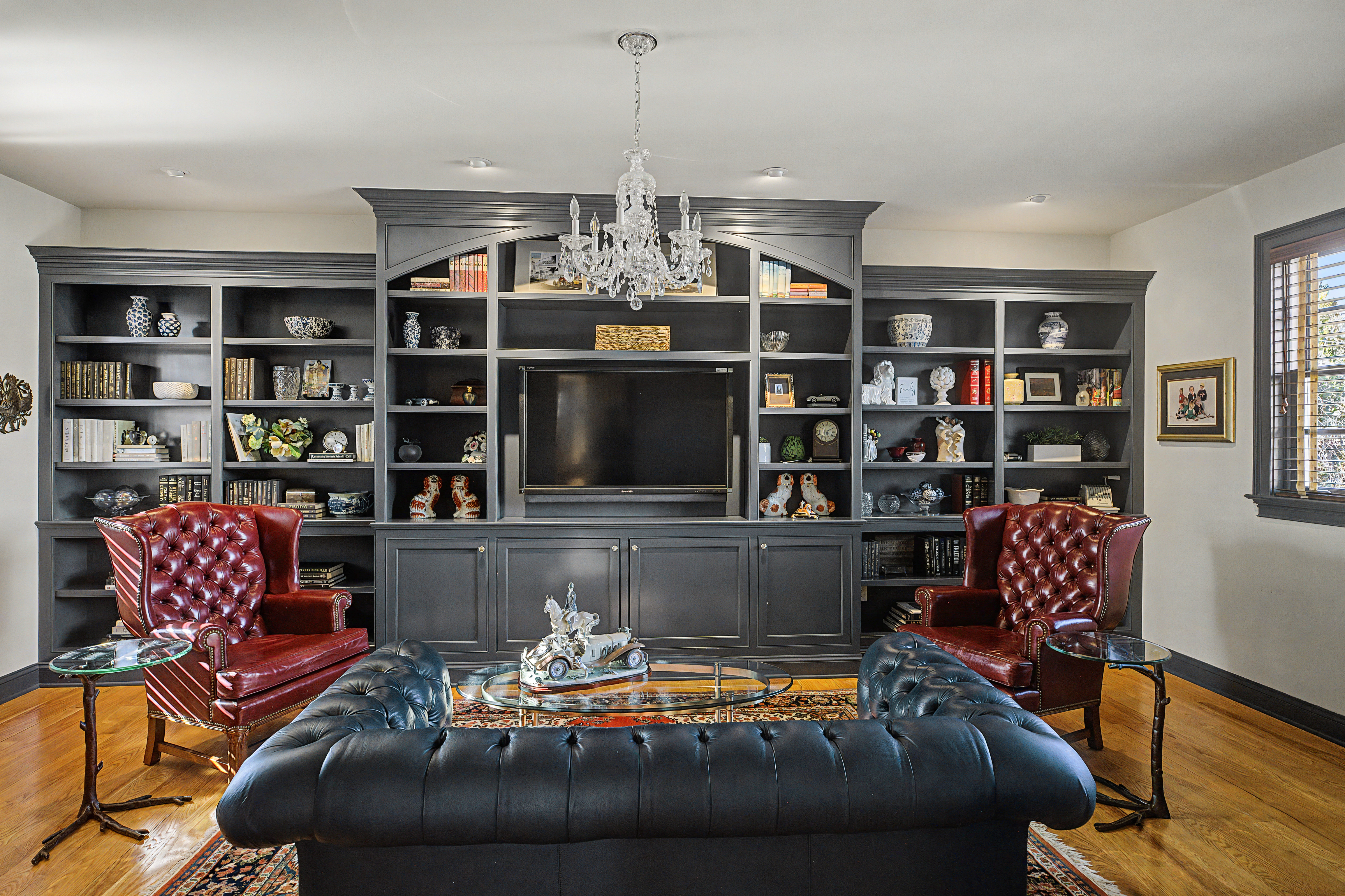 85 East Oakland Avenue 