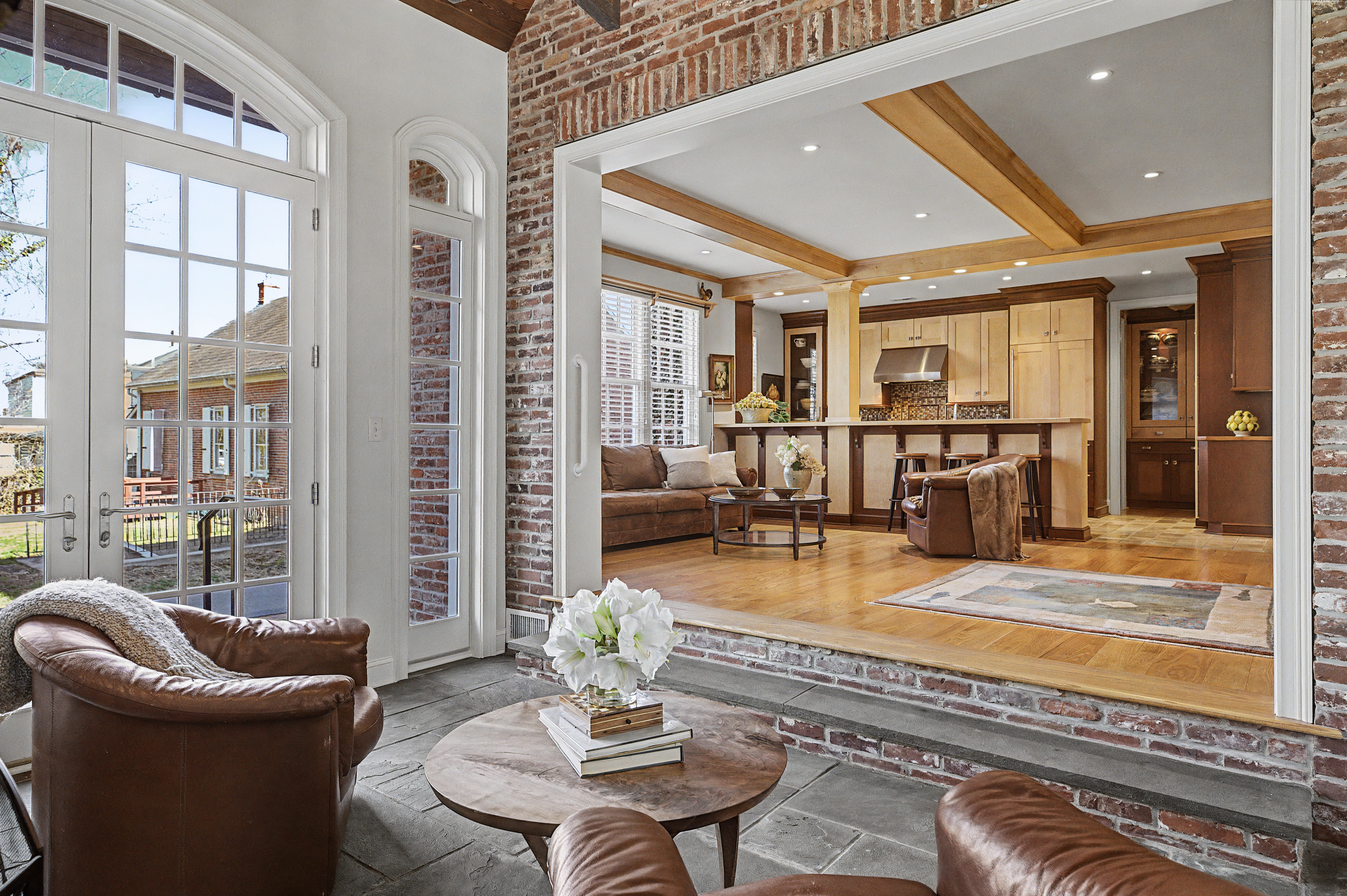 85 East Oakland Avenue 