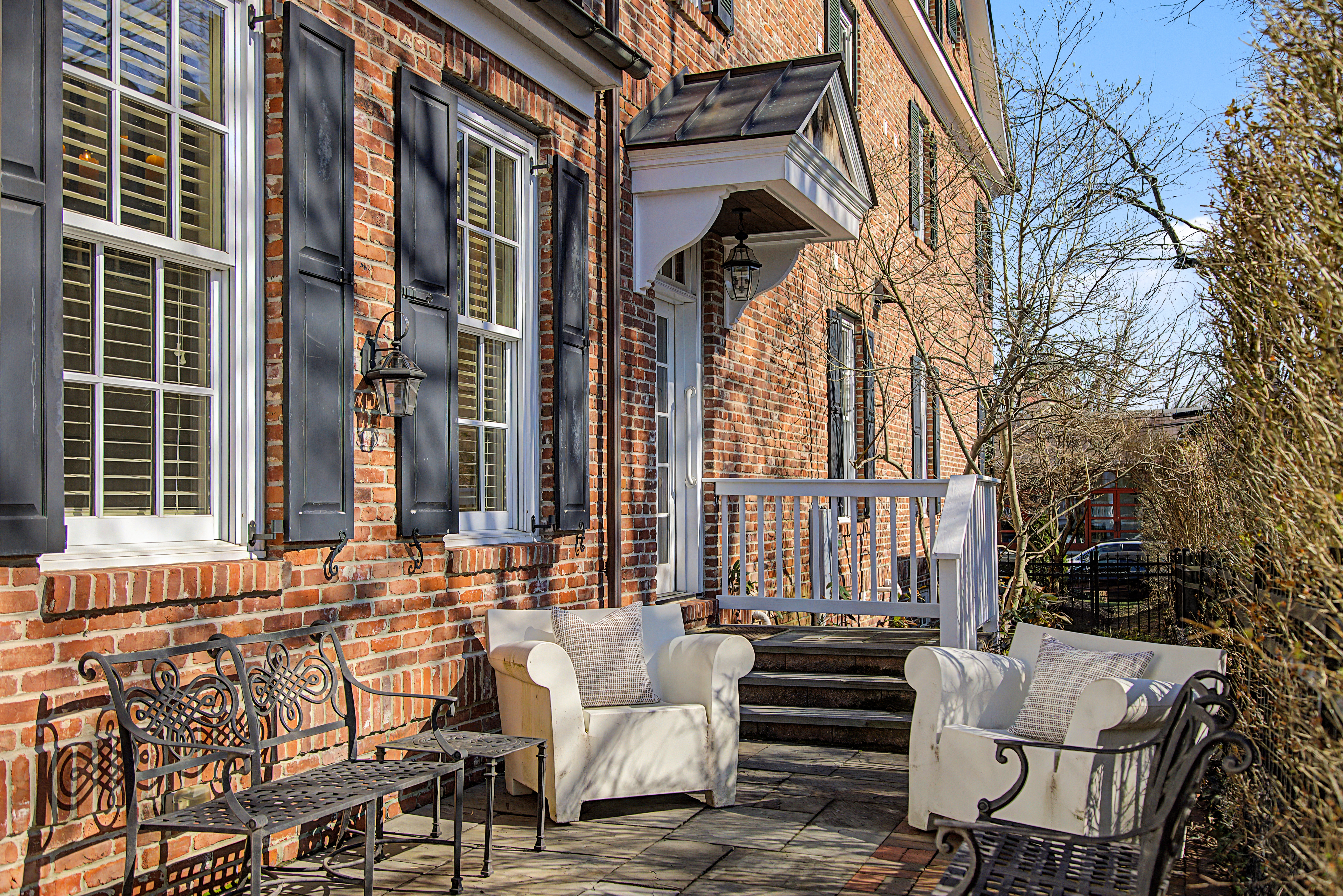 85 East Oakland Avenue 