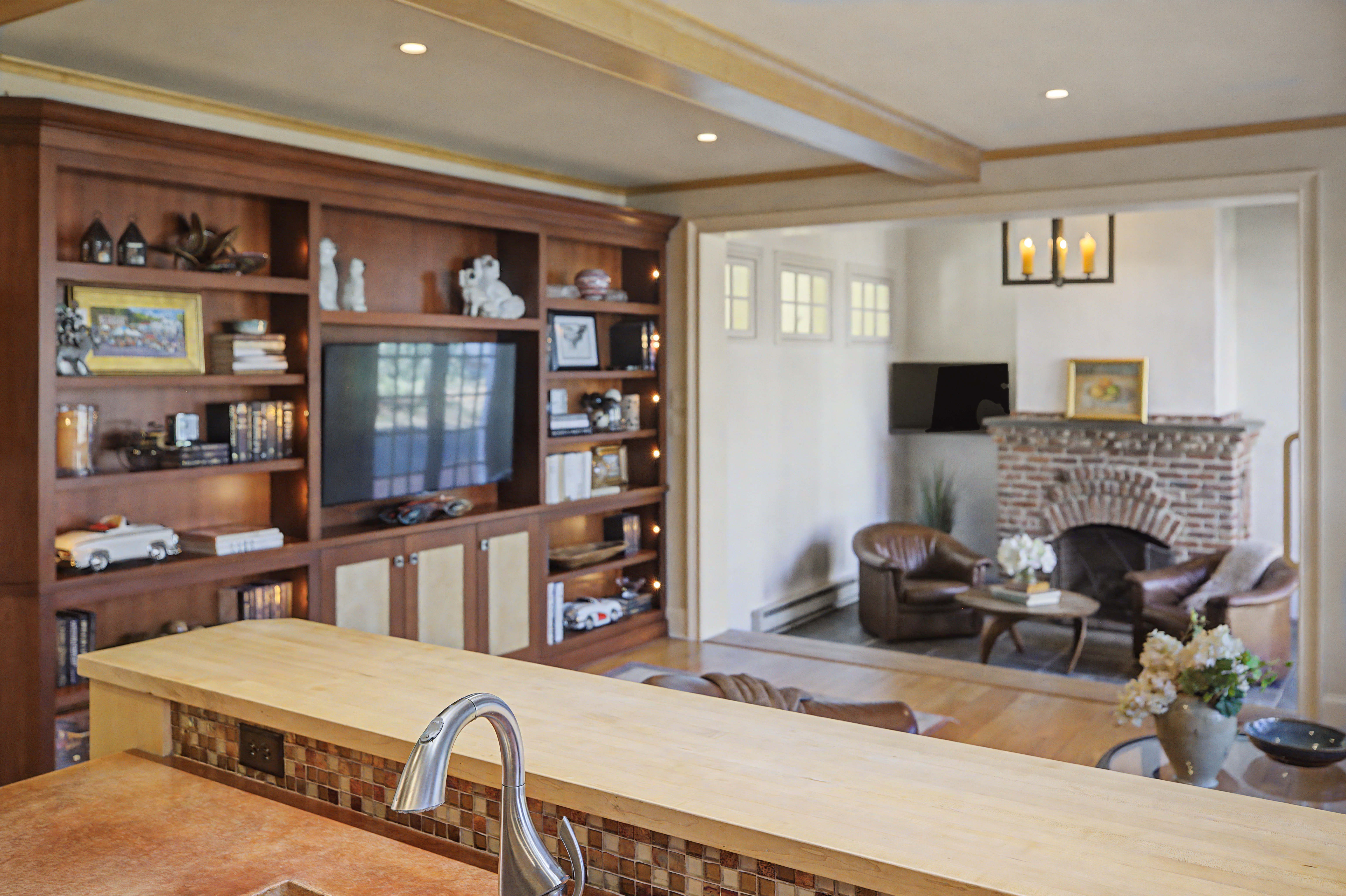 85 East Oakland Avenue 