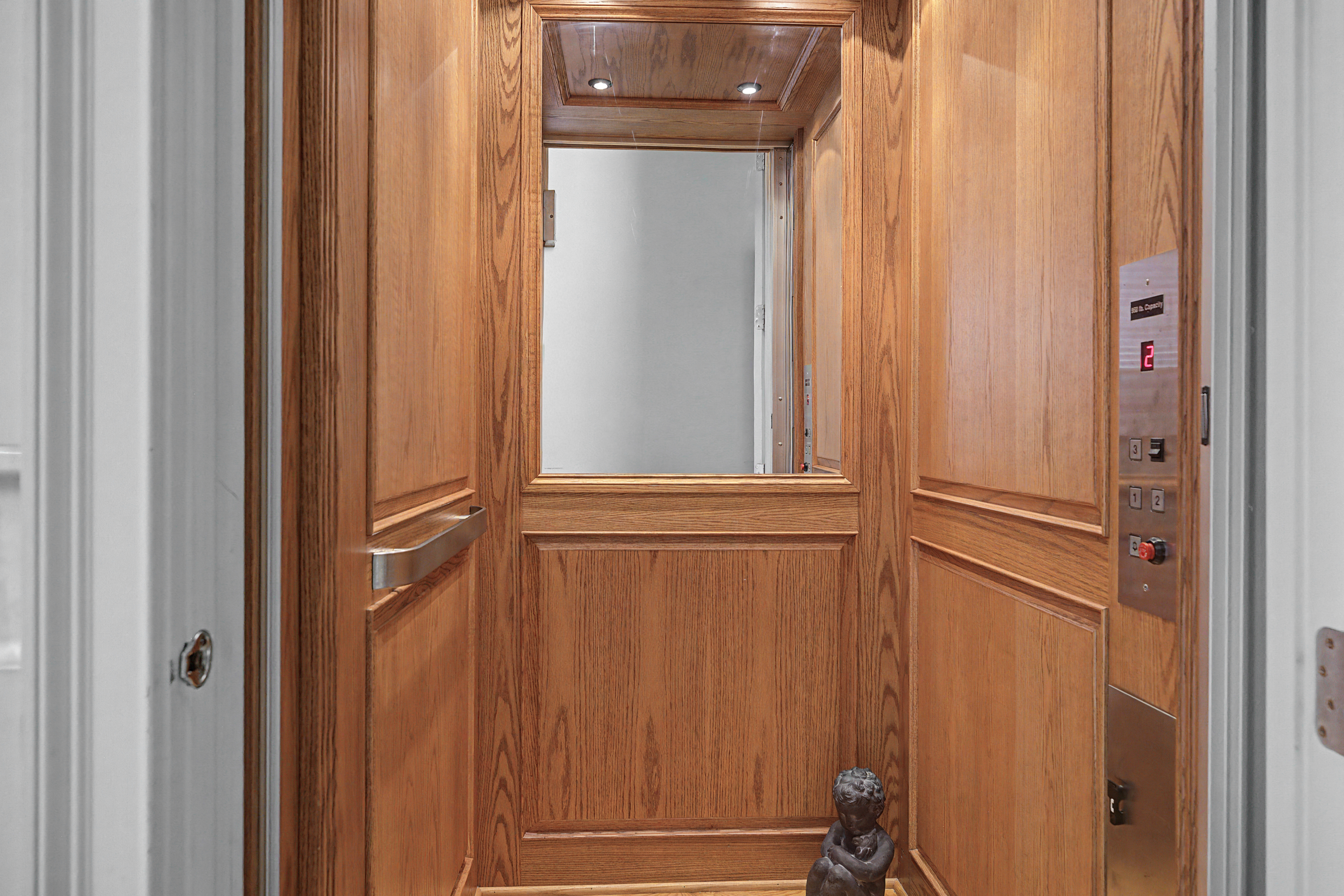 85 East Oakland Avenue 