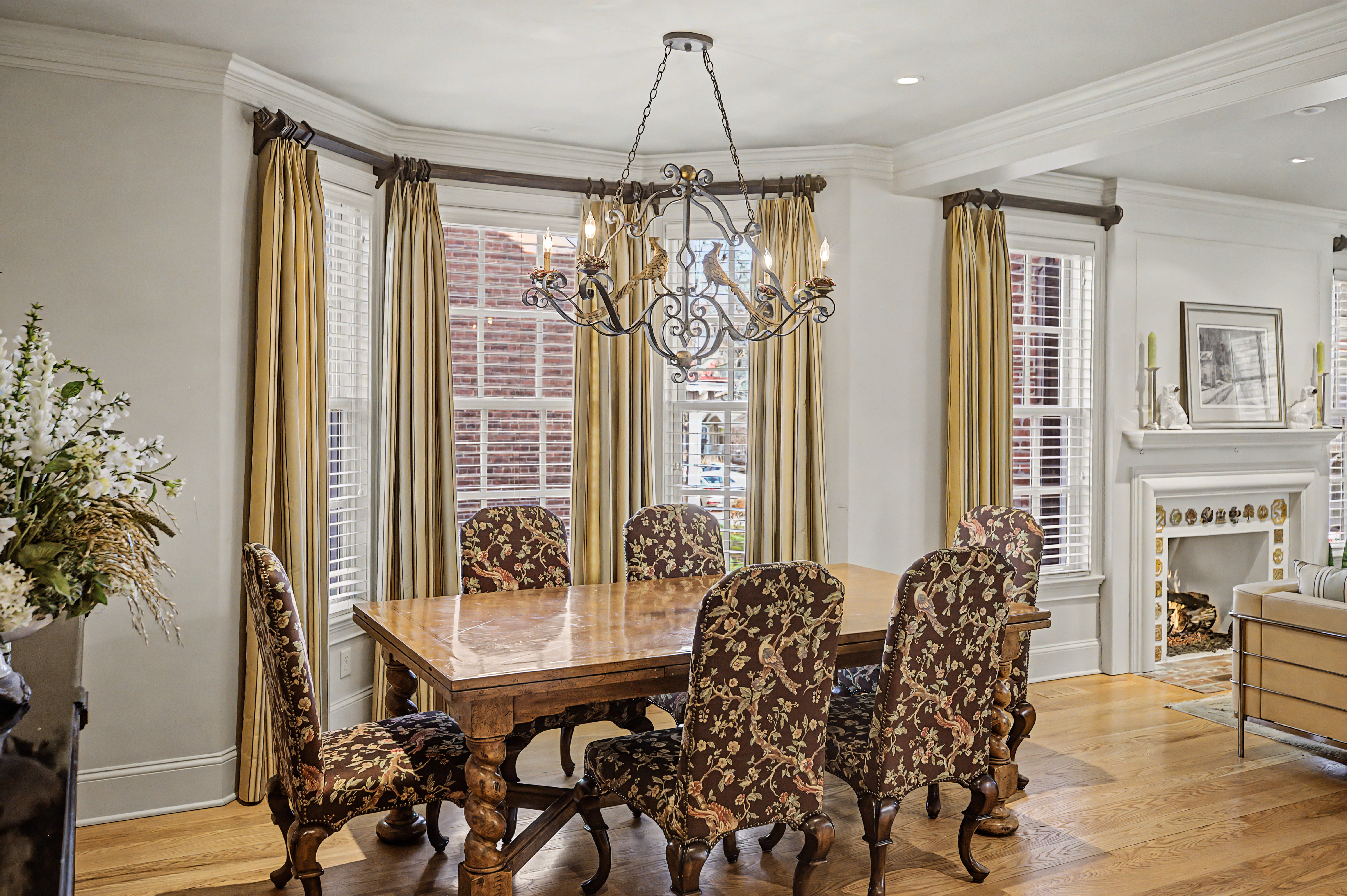 85 East Oakland Avenue 