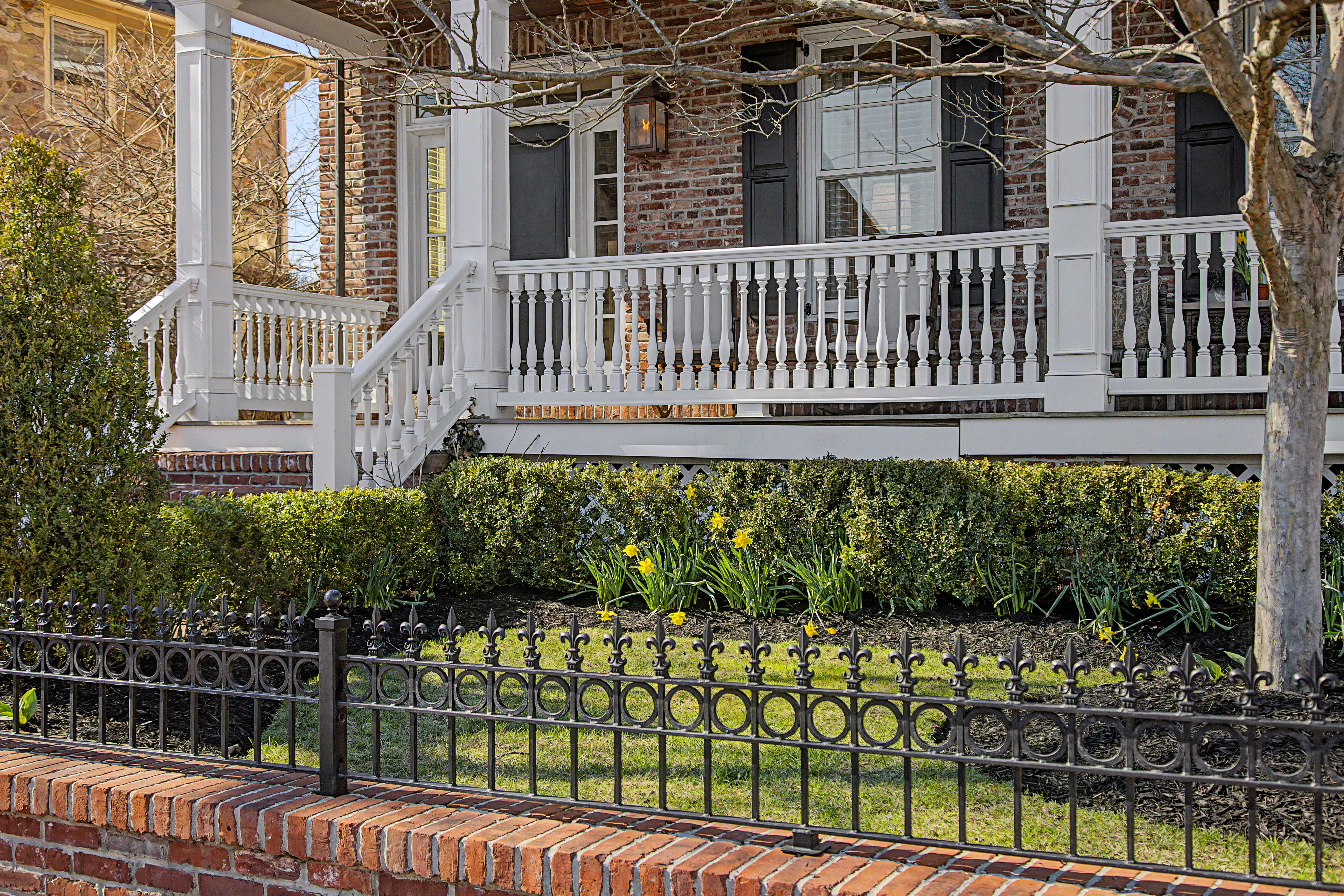 85 East Oakland Avenue 