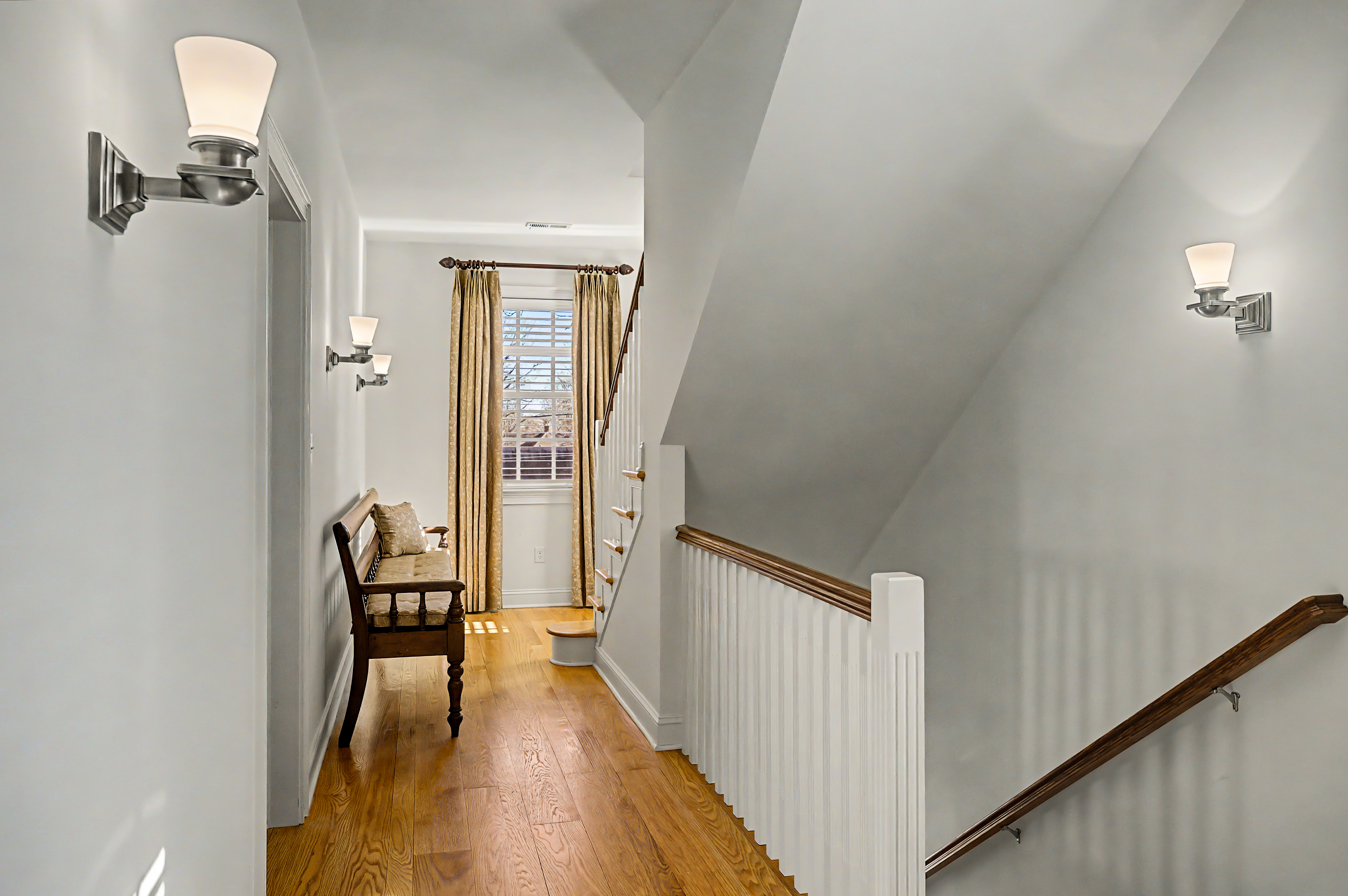 85 East Oakland Avenue 