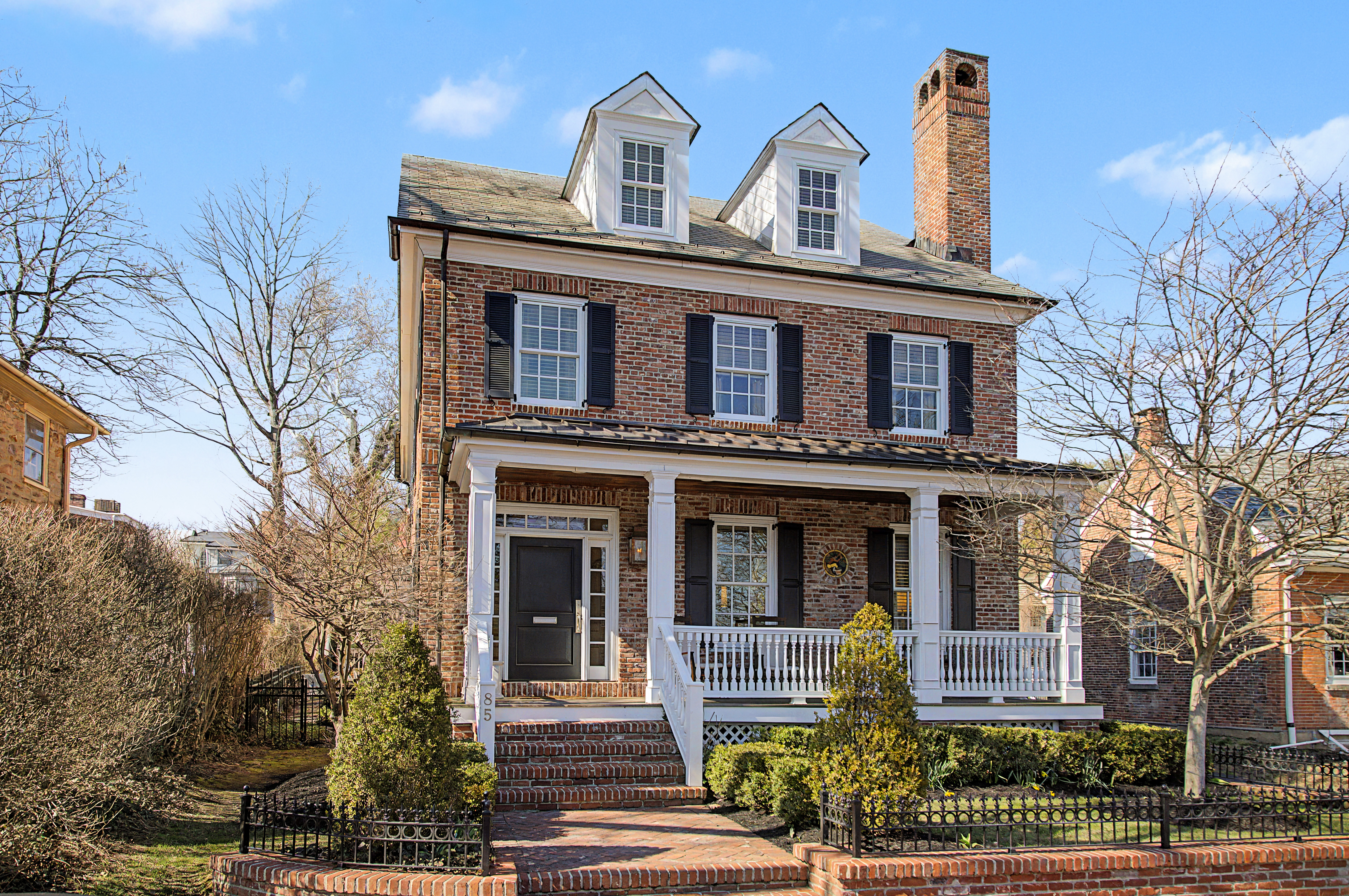 85 East Oakland Avenue 