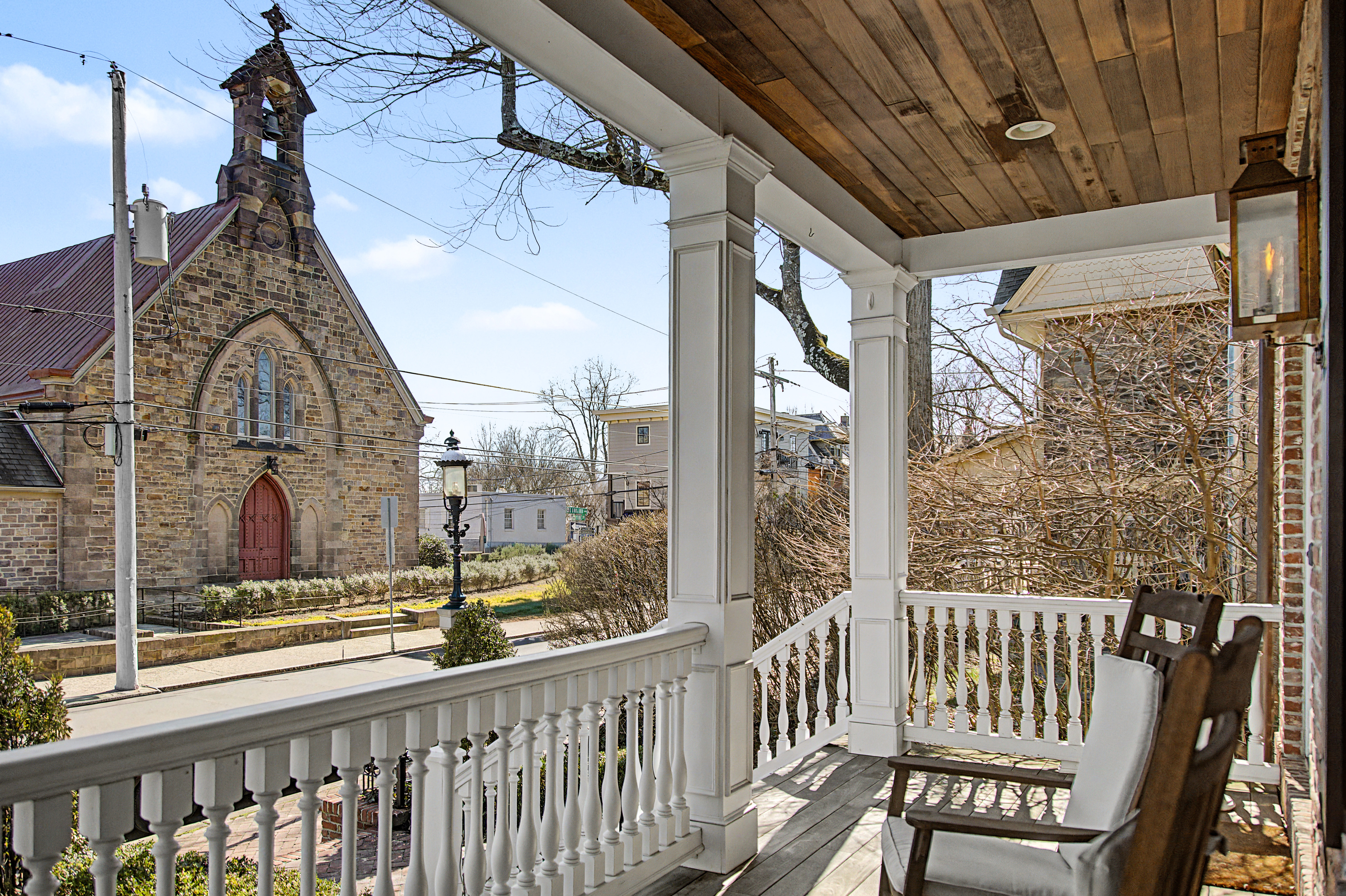 85 East Oakland Avenue 