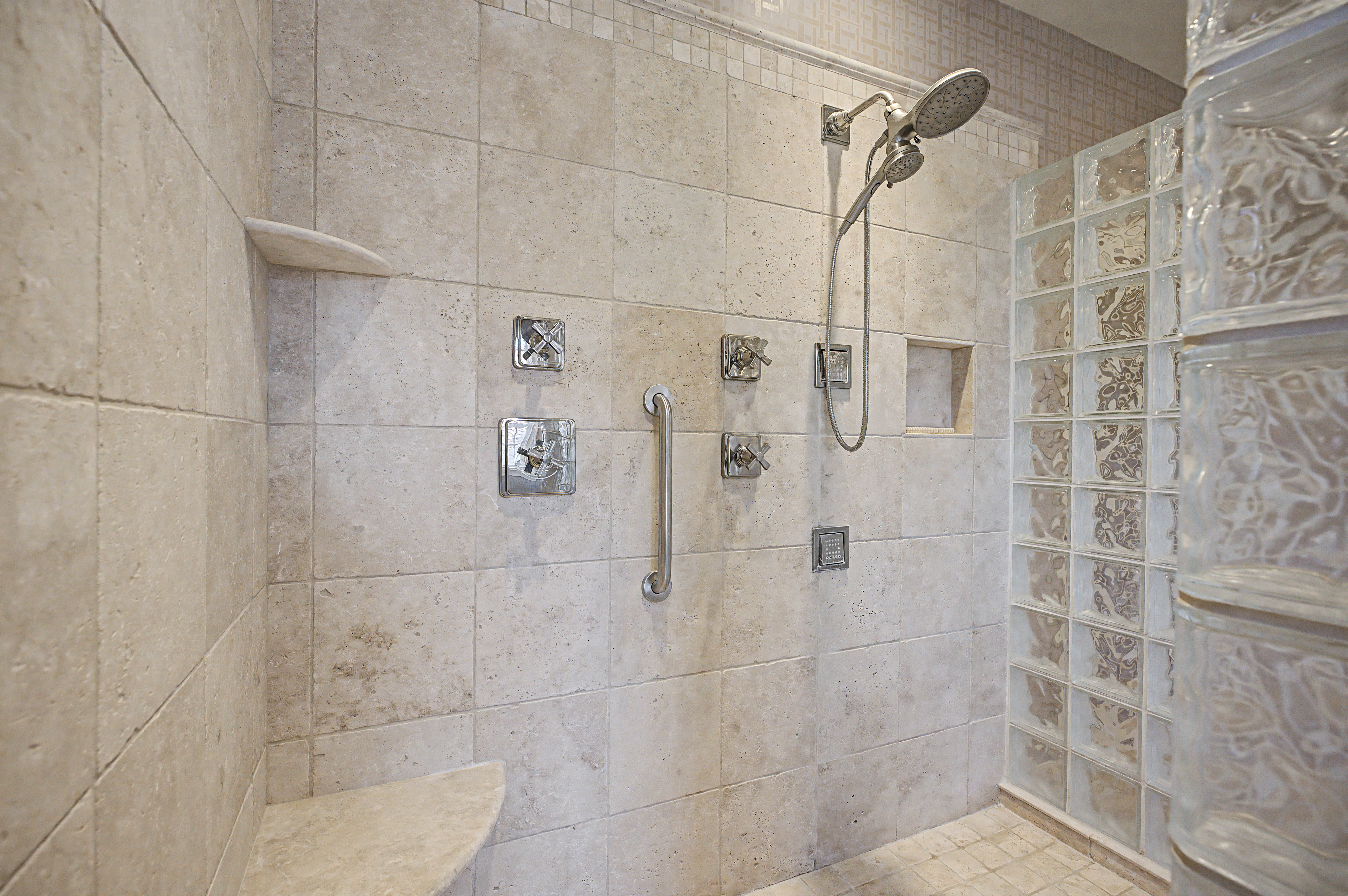 85 East Oakland Avenue 