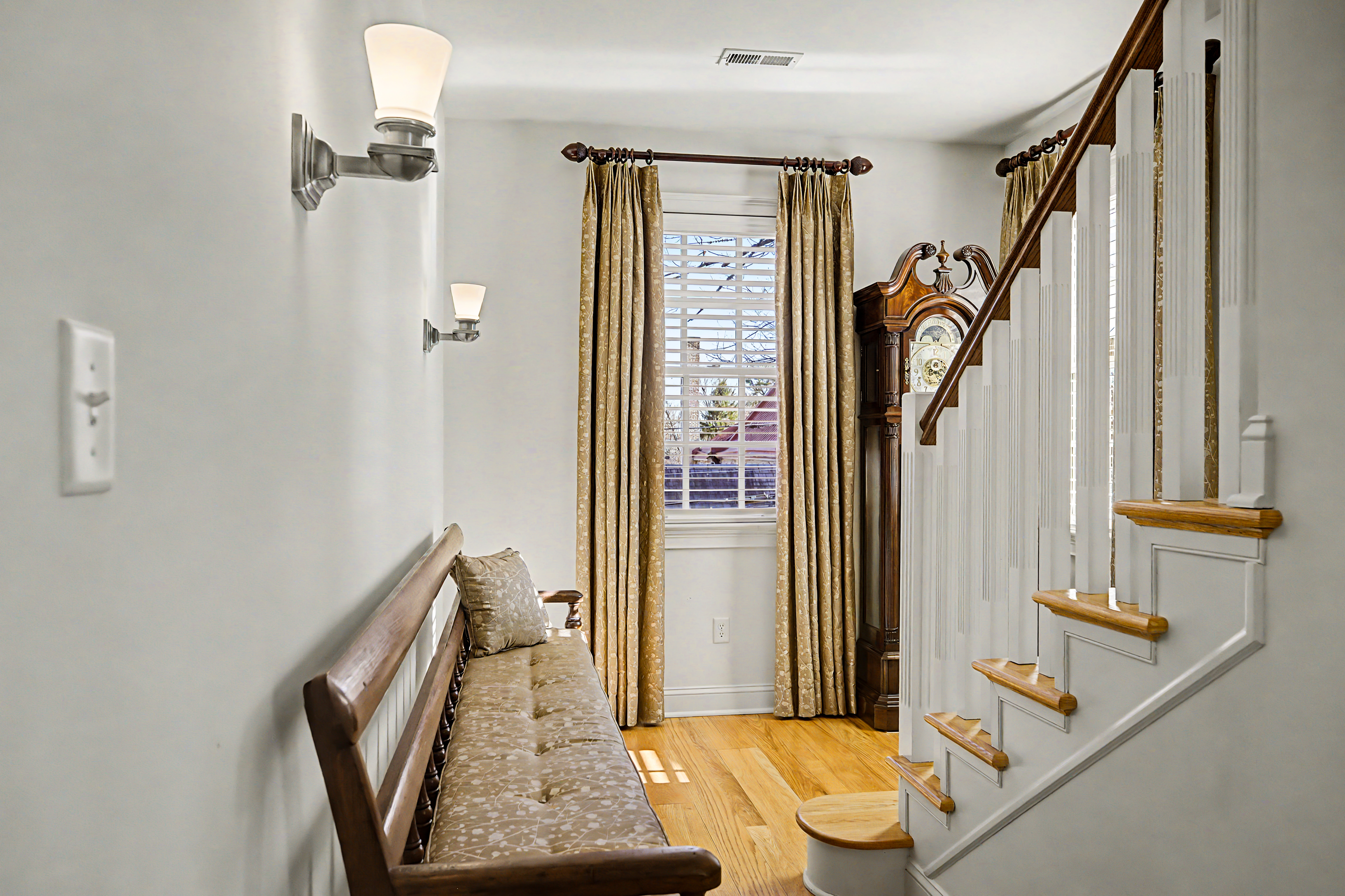 85 East Oakland Avenue 