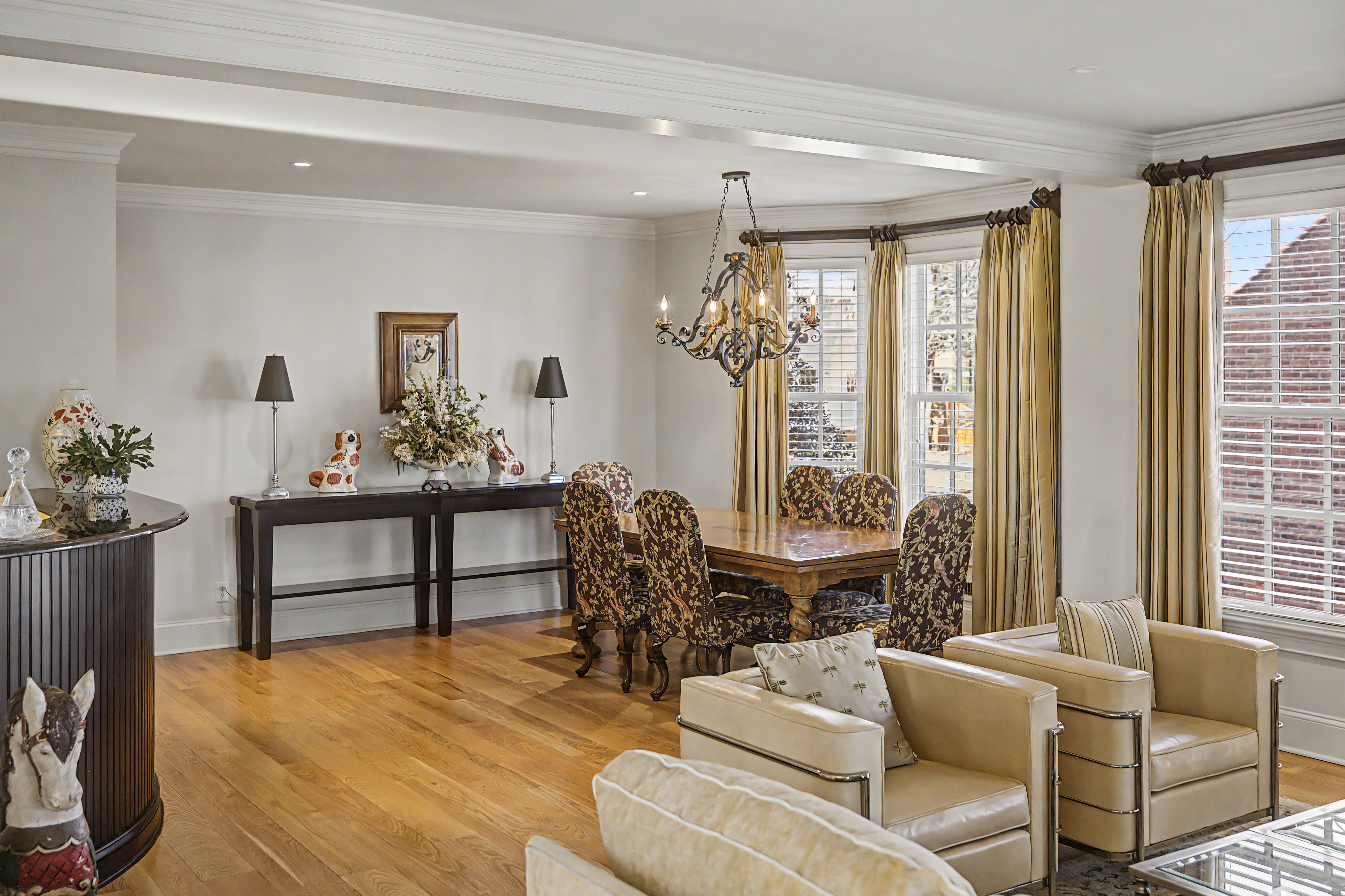 85 East Oakland Avenue 