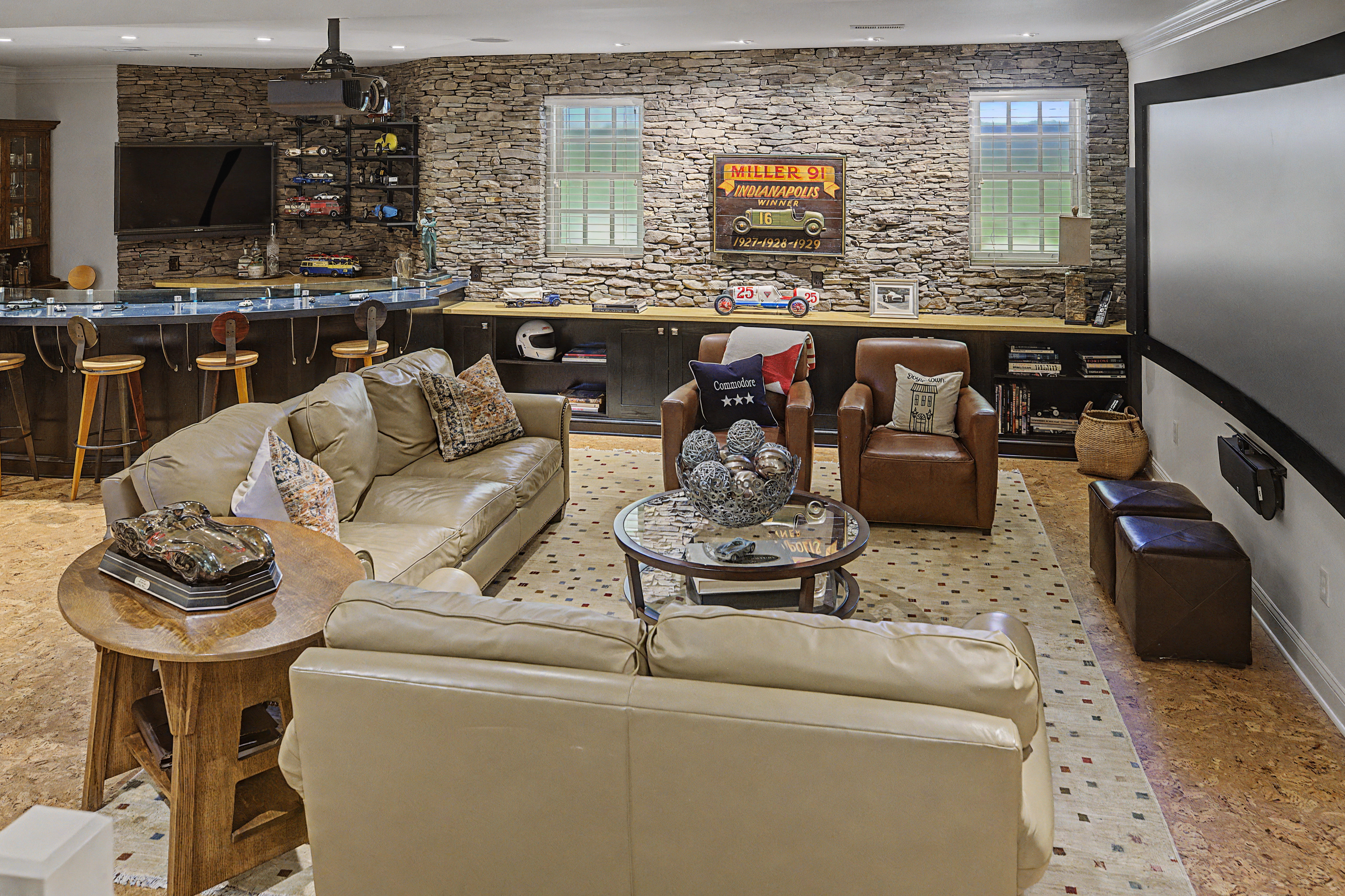 85 East Oakland Avenue 