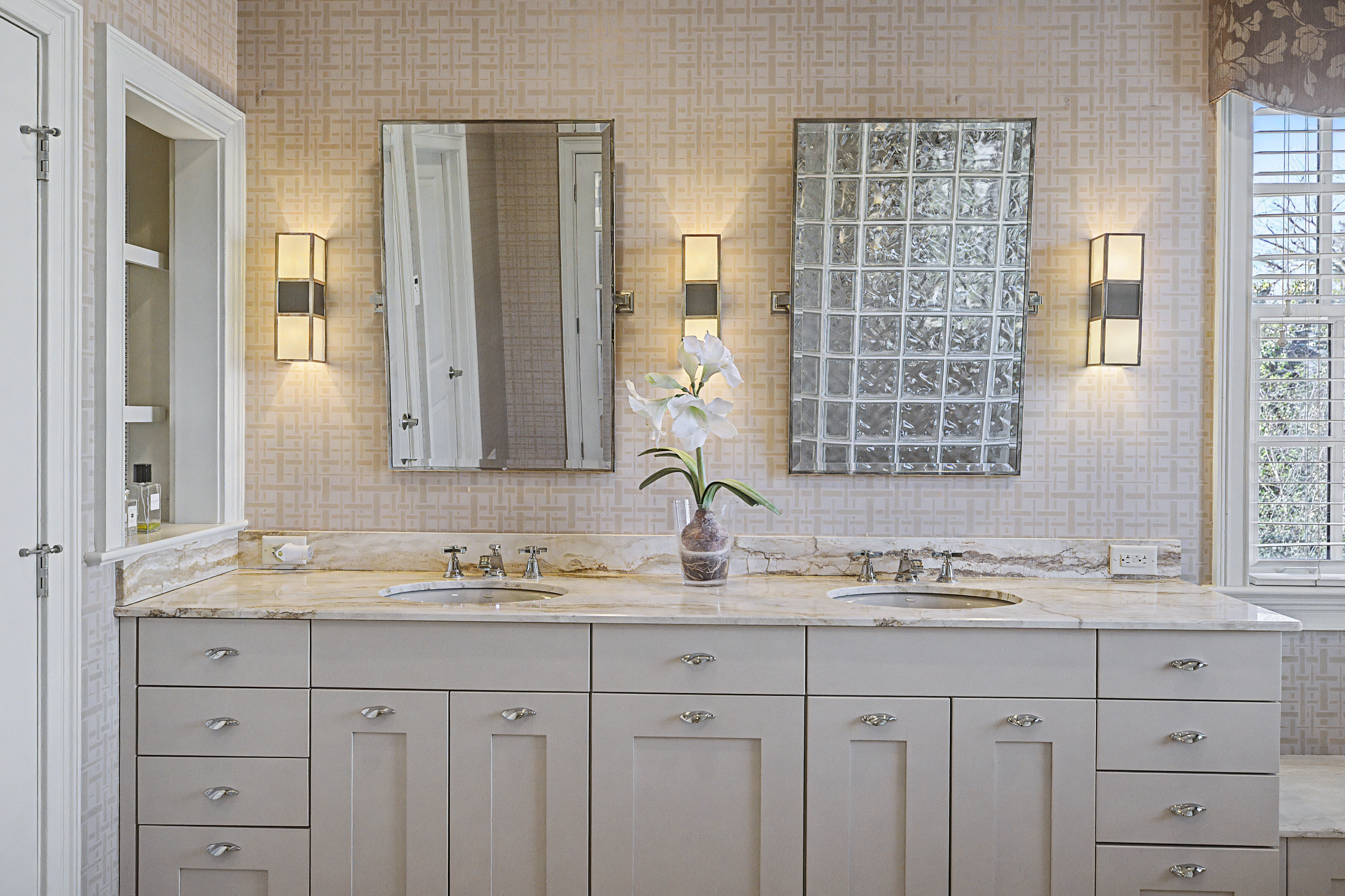 85 East Oakland Avenue 