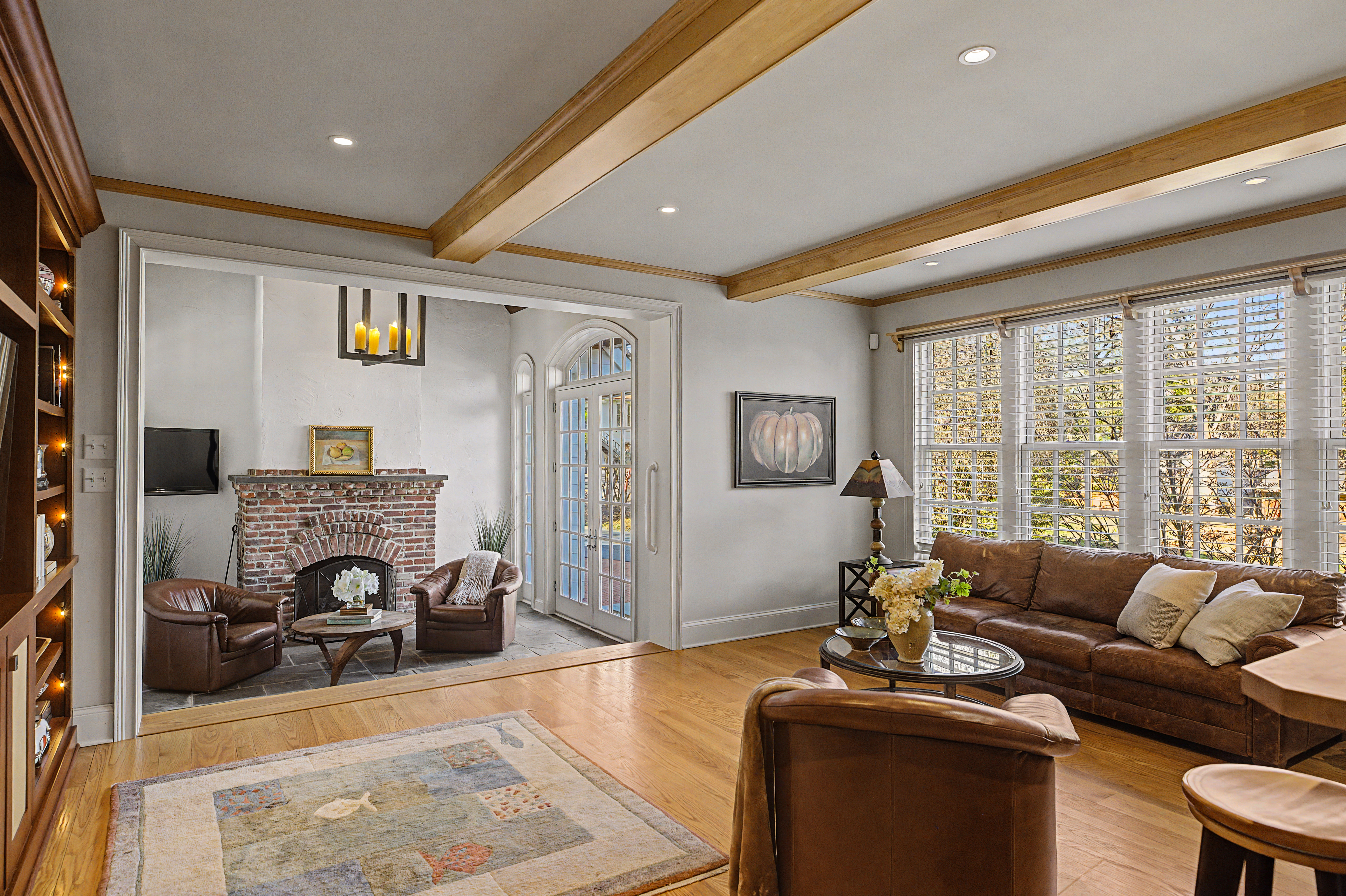 85 East Oakland Avenue 