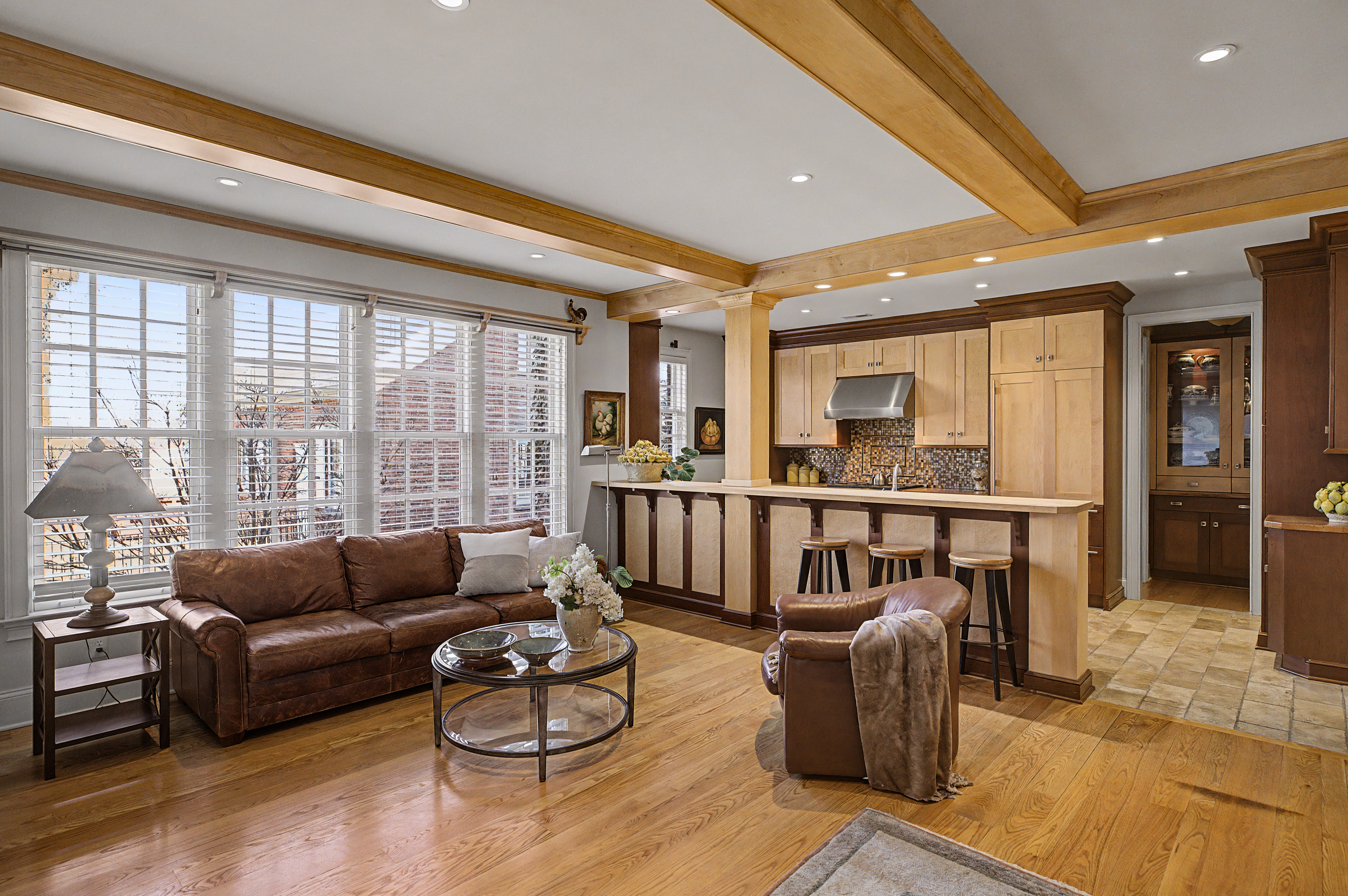 85 East Oakland Avenue 