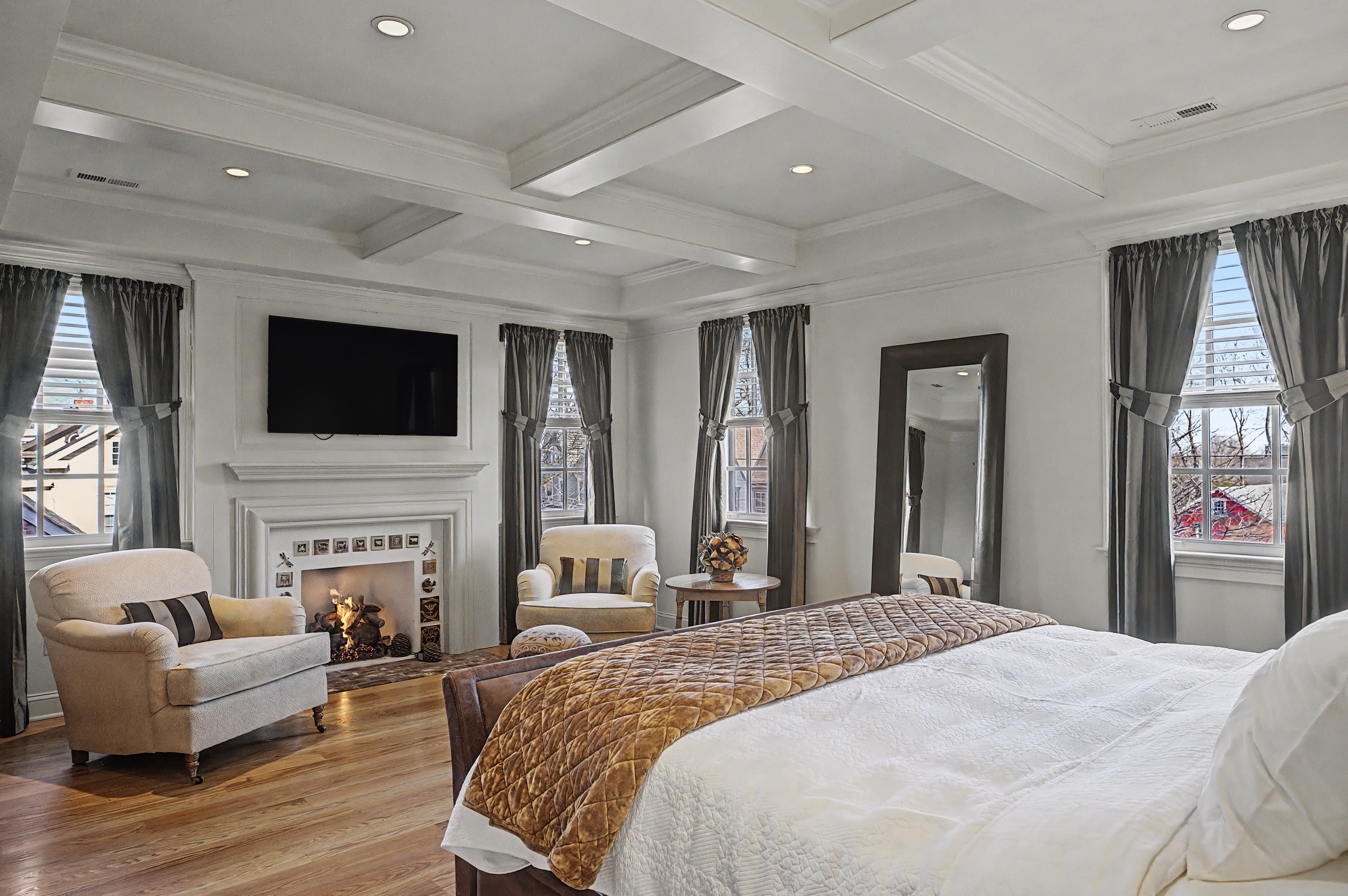 85 East Oakland Avenue 